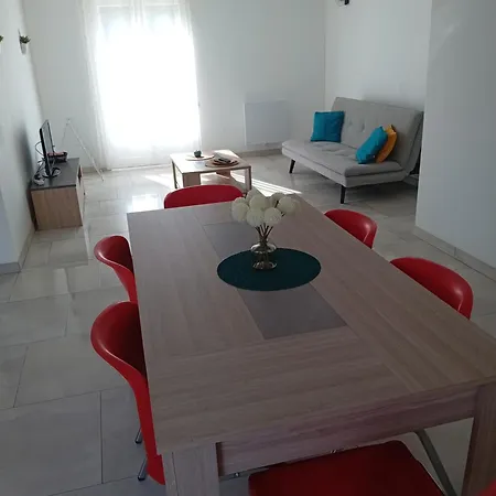 Prázdninový dům Jolie Maison Renovee Avec Espace *